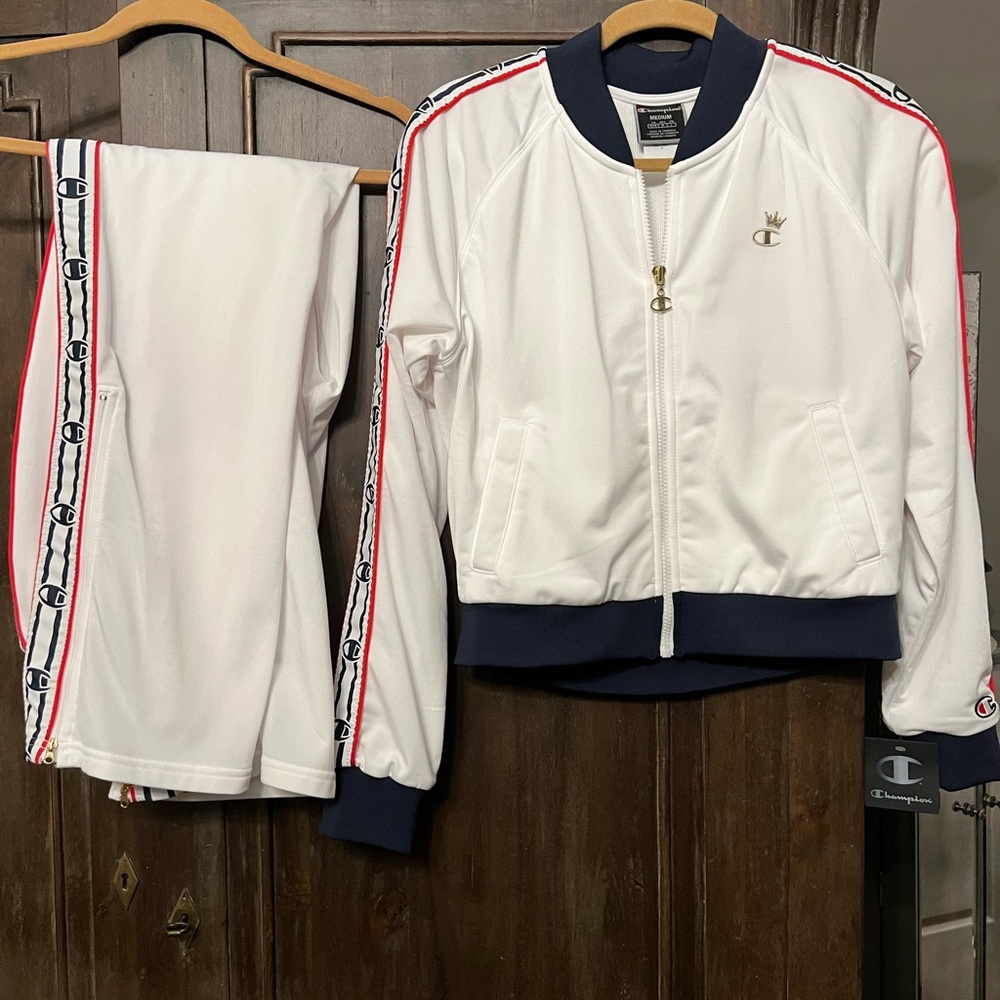Stunning champion, two-piece set brand new with tags
